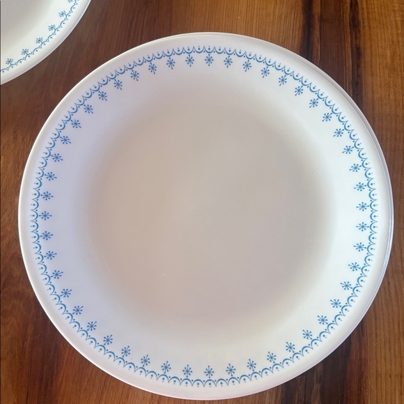 Corelle Dinner Plate with Blue Snowflake Border Set of 7 - Picture 5 of 10